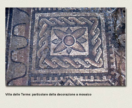 particolare della decorazione a mosaico